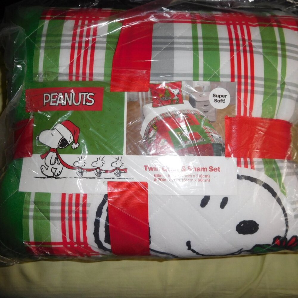 NEW NWT PEANUTS SNOoPY QUILT AND SHAM SET CHRISTMAS THEMED TWIN SIZE woodstock
